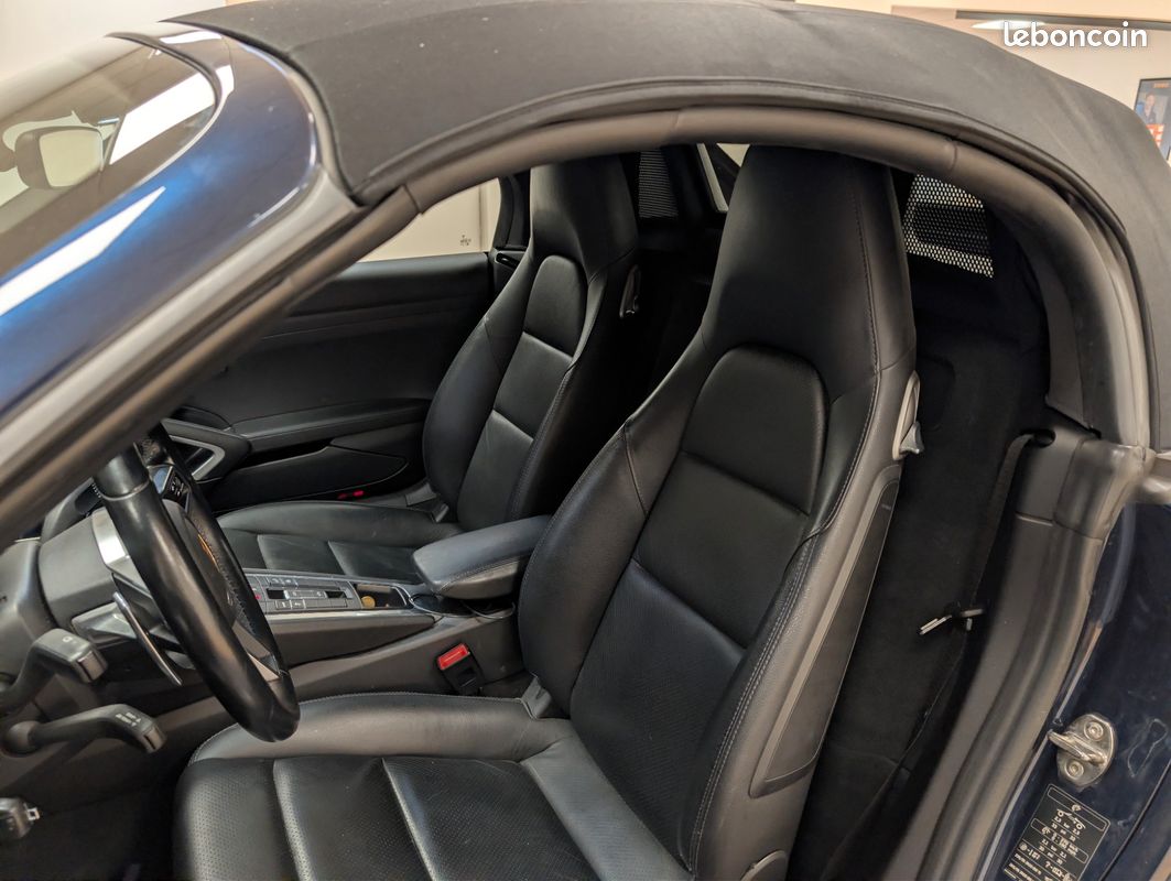 PORSCHE 718 BOXSTER 2.0 300 PDK - CAMERA DE RECUL + RADAR AVANT + SIEGES ET VOLANT CHAUFFANT + CLIM BI-ZONe (image 29)