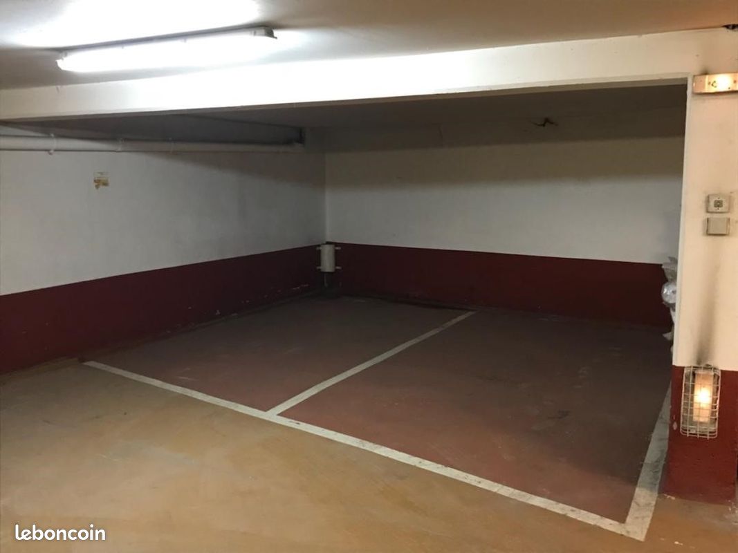 Parking 10 m² · à Paris · 10 m² · 177 €