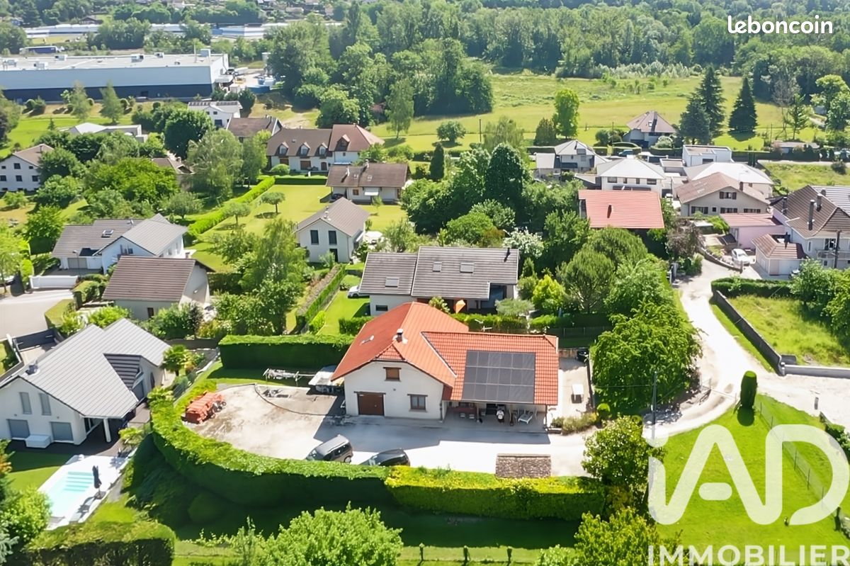 Propriété 8 pièces 159 m² (image 1)
