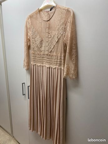 zara beige lace dress Robe longue manches courtes - haut Dentelle - jupe plissée - marque - rosé - entièrement doublée LowStock:43610196836403