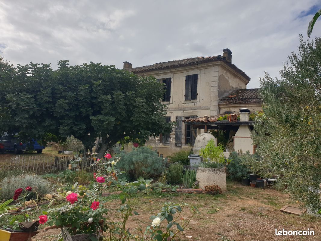 Maison 10 pièces 300 m² · à Nérigean · 300 m² · 250 000 €