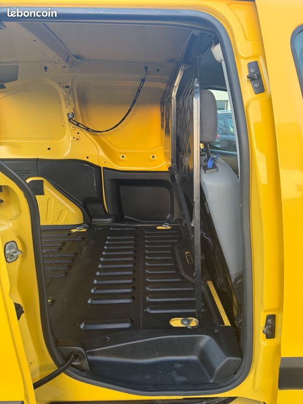Citroën Berlingo 2 1.6hdi 75 3 places 2eme main vehicule propre (image 8)