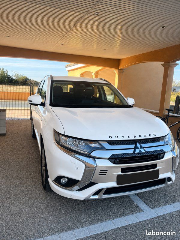 Mitsubishi Outlander (image 1)