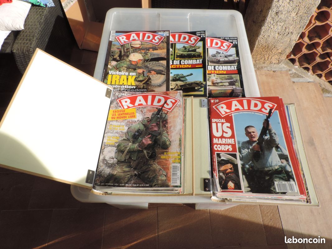 Lot de 24 anciens magazines RAIDS avec leurs 2 reliures, plus 3 hors-séries, armées du monde entier (image 1)