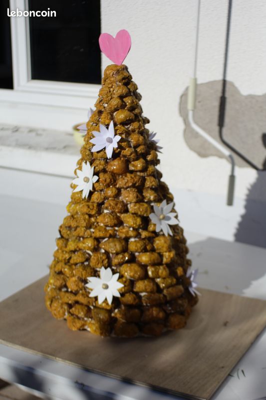 Pièce montée factice (pour fêtes diverses ou spectacles) (image 1)