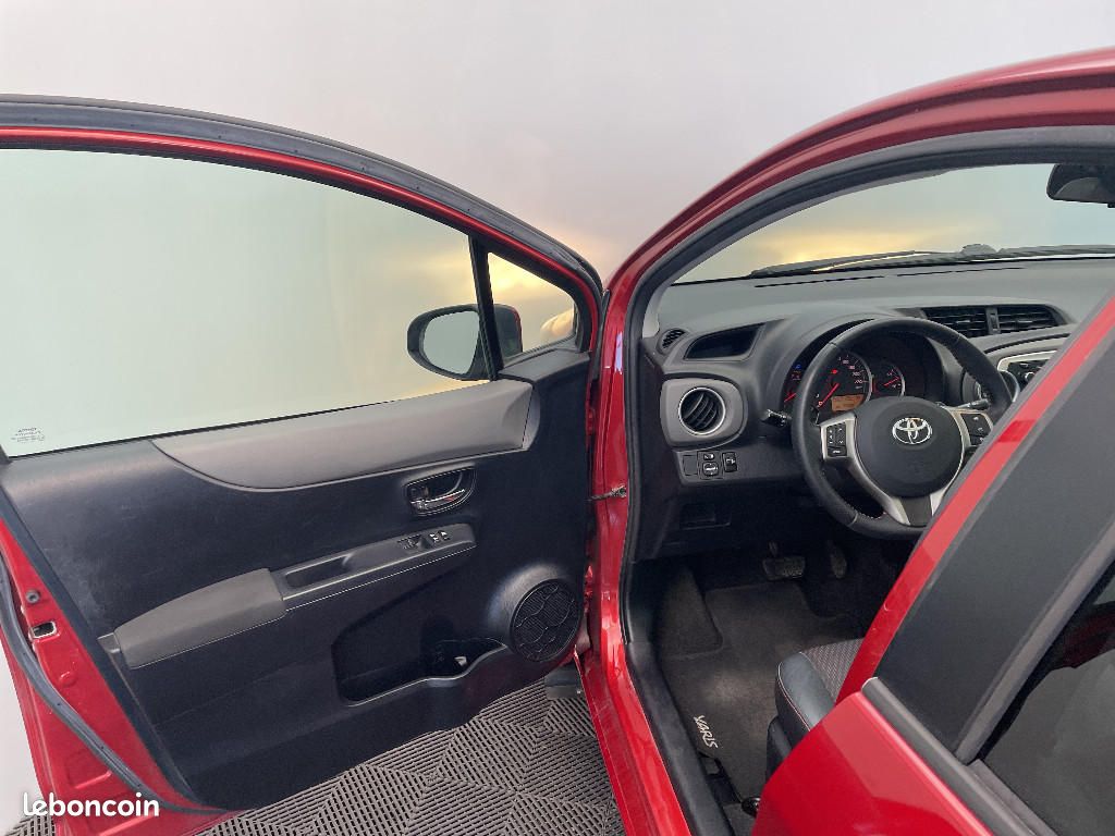 Toyota Yaris 100 VVT-i Style CVT (image 18)