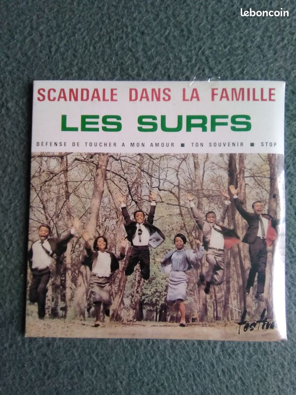 CD 4 titres LES SURFS scandale dans la famille (image 1)