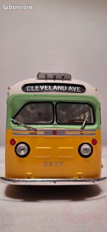 1:43 Scale Diecast Model