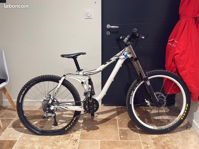 Faire offre, VTT dh kona stinky (image 2)