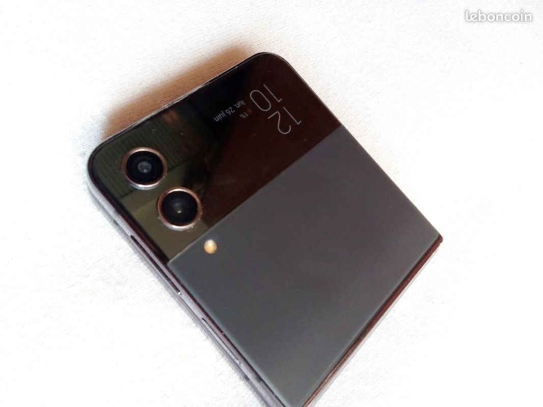 Samsung z flip (image 2)