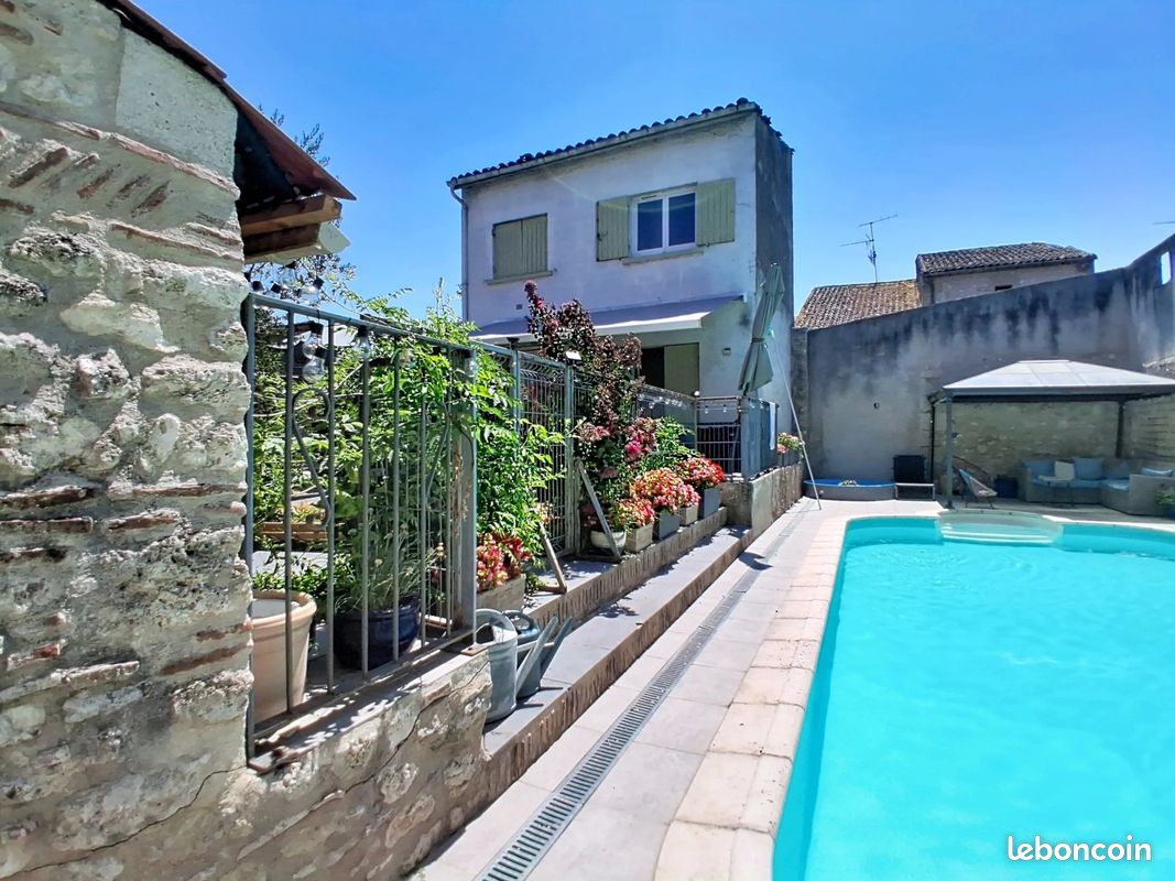 Maison 8 pièces 203 m² · à Sainte-Foy-la-Grande · 203 m² · 265 000 €