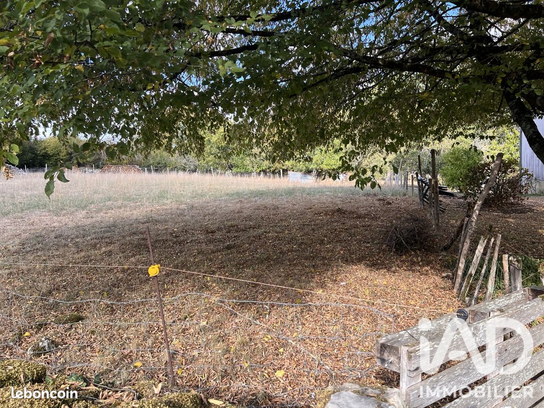 Terrain 1848 m² · à Benest · 1 848 m² · 18 000 €