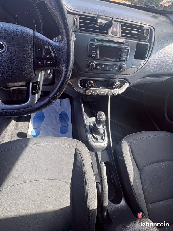 🚘 KIA Rio 1.4 CRDi Spirit (image 9)