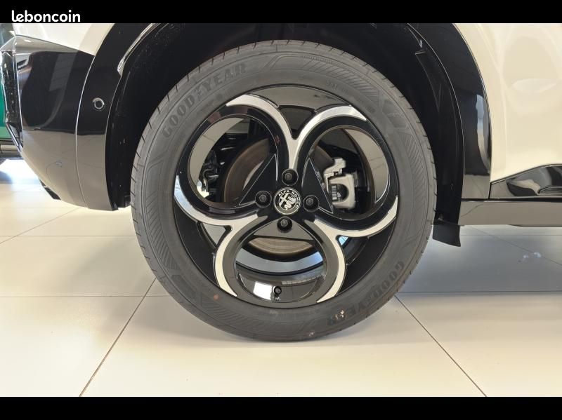 Alfa romeo Junior 1.2 Ibrida 136ch Premium DCT6 Q4 (image 16)