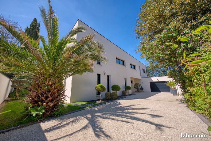 Villa 7 pièces 230 m² — 2