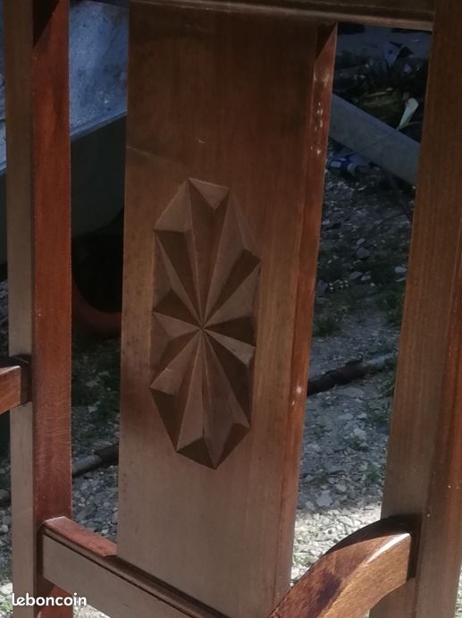 Chaise en bois sculpté avec accoudoirs.
1 chaise 15
Les 4 à 50
Remise en main propre sur Toulouse Nord (31620 Cépet) (image 3)