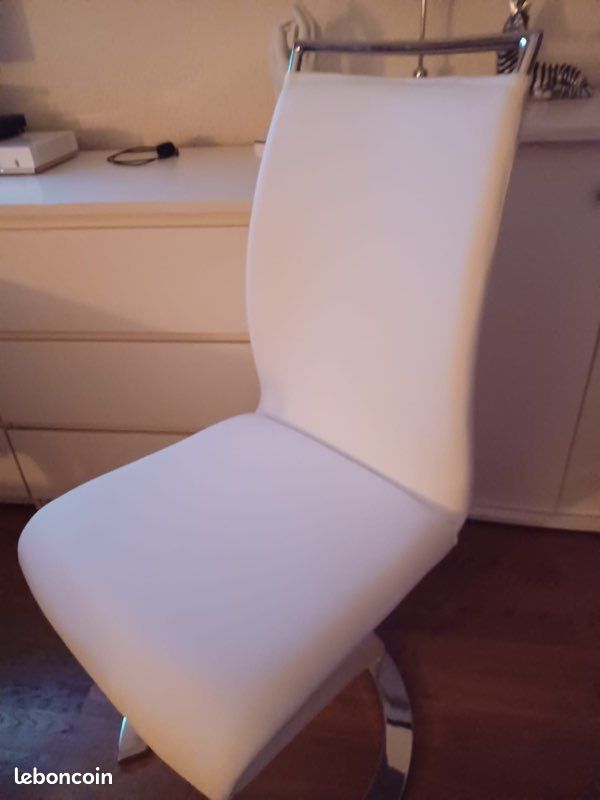 Magnifique Chaise de salon en parfait état à la limite du neuf (image 2)
