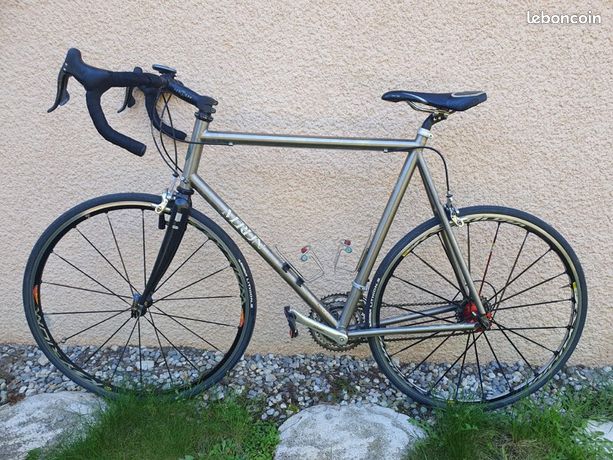 Ce vélo électrique en titane bat des records de légèreté grâce à l