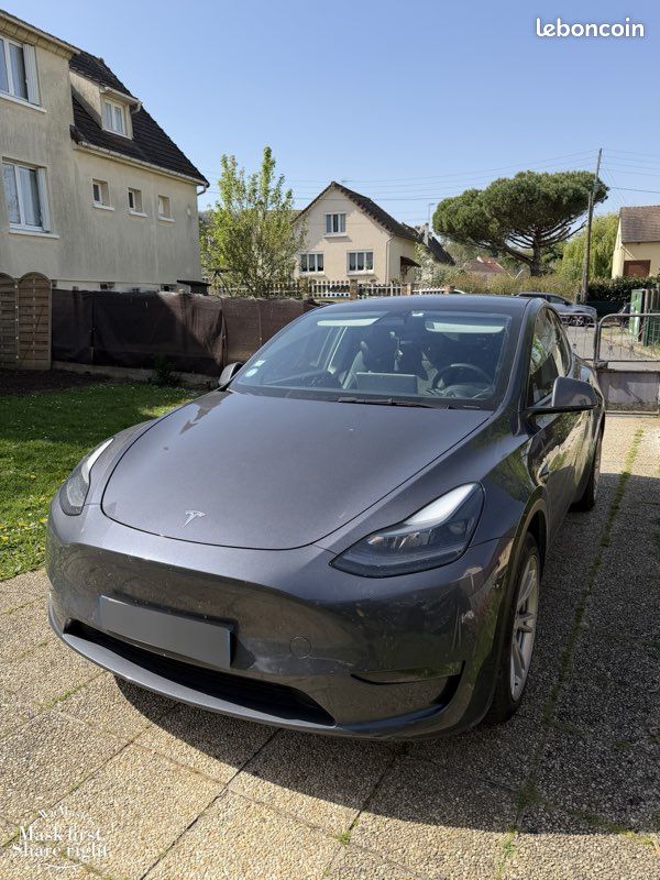 Tesla Model Y dual motor grande autonomie - Voitures