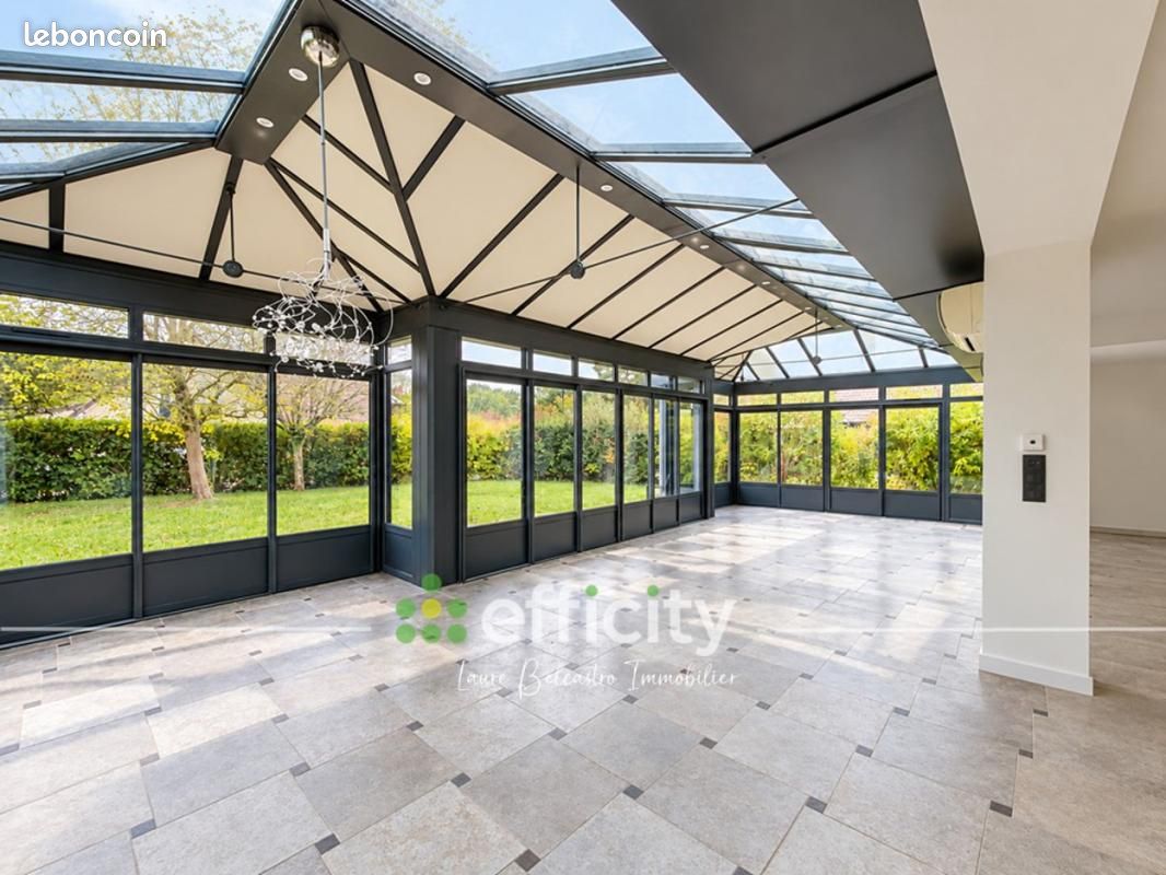 Maison 8 pièces 203 m² · à La Queue-en-Brie · 203 m² · 549 000 €