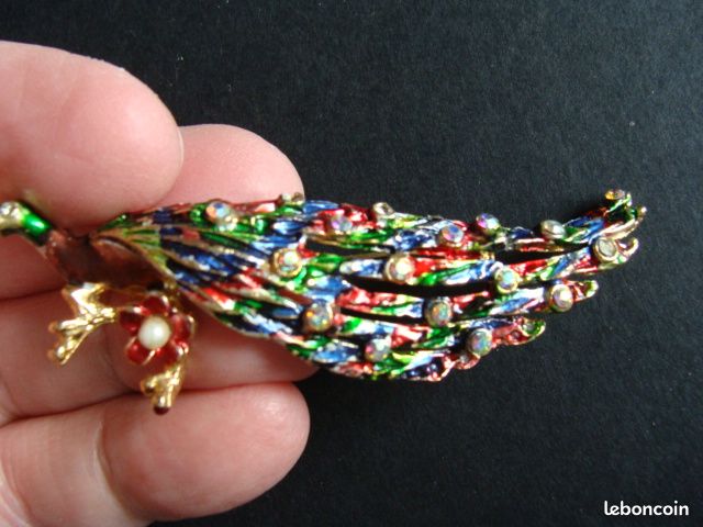 Broche Paon En Métal Doré émaillé Avec Strass Multicolores - Sans Marque, Neuf Sans Emballage