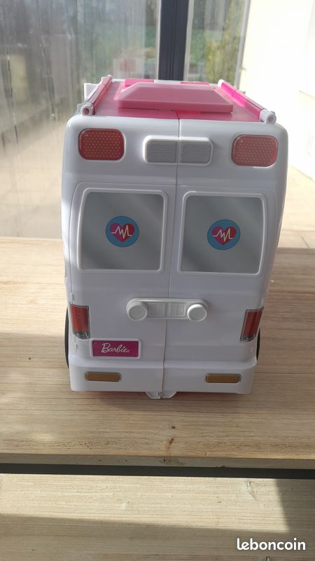 Barbie + véhicule ambulance et hôpital (image 5)