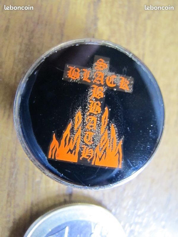 Broche Black Sabbath , prix livrée en suivi , LIRE (image 2)
