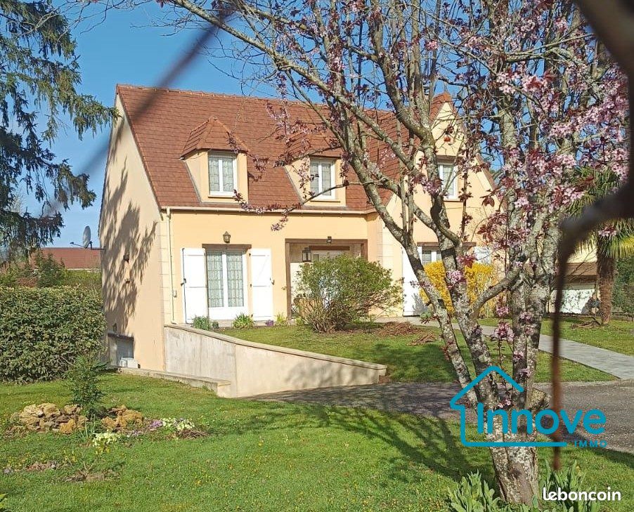 Maison 7 pièces 141 m² · aux Essarts-le-Roi · 141 m² · 650 000 €