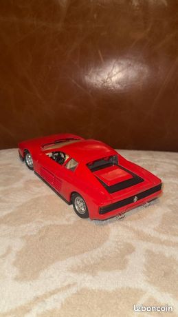 Ferrari Testarossa 1984 Burago échelle 1/24 - Collection