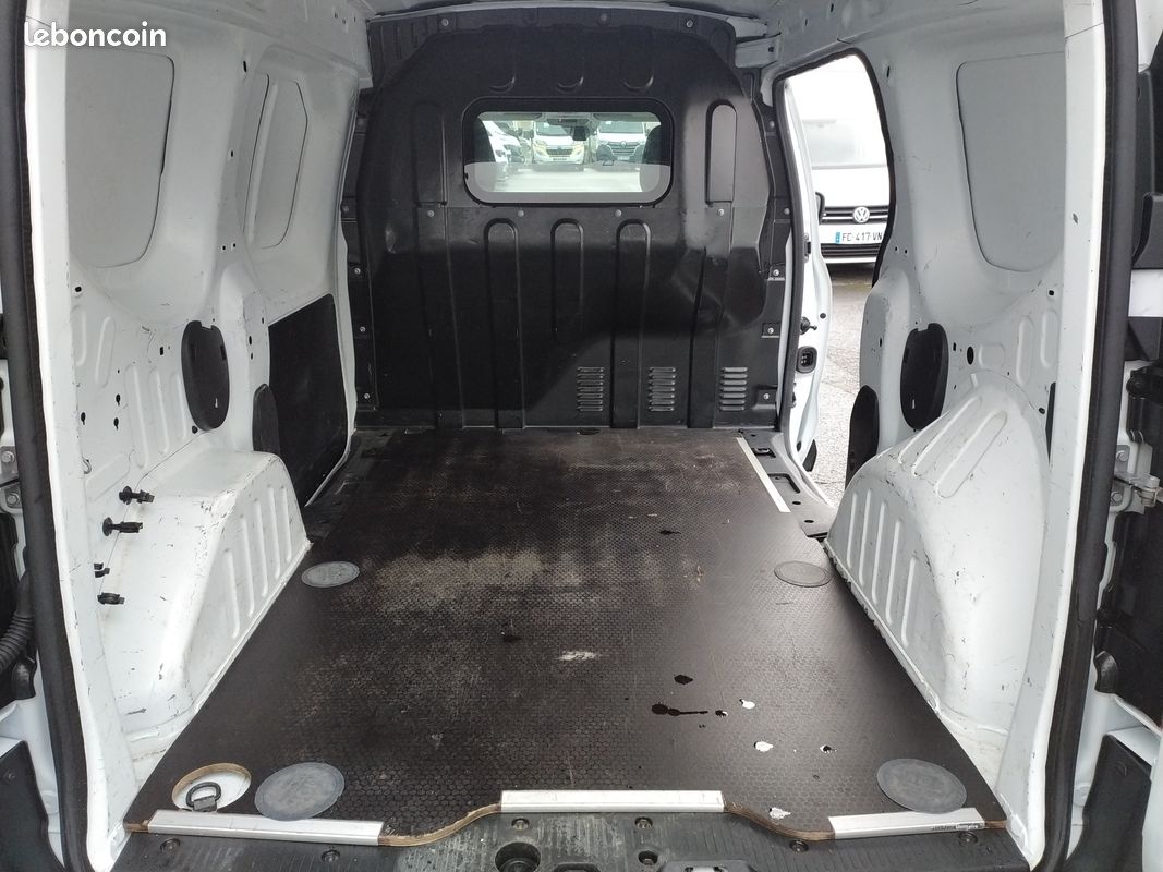 10825 HT - RENAULT (Kangoo) Express Van Blue DCI 95 Confort 1,5 L - 12/2021 - 65345 kms (image 6)