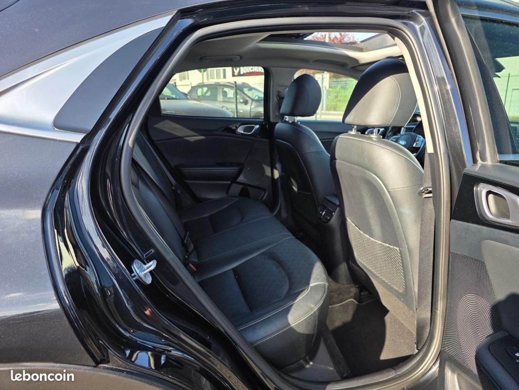 Kia Xceed MY21 1.6 CRDi 136 ch MHEV DCT7 Premium (image 26)