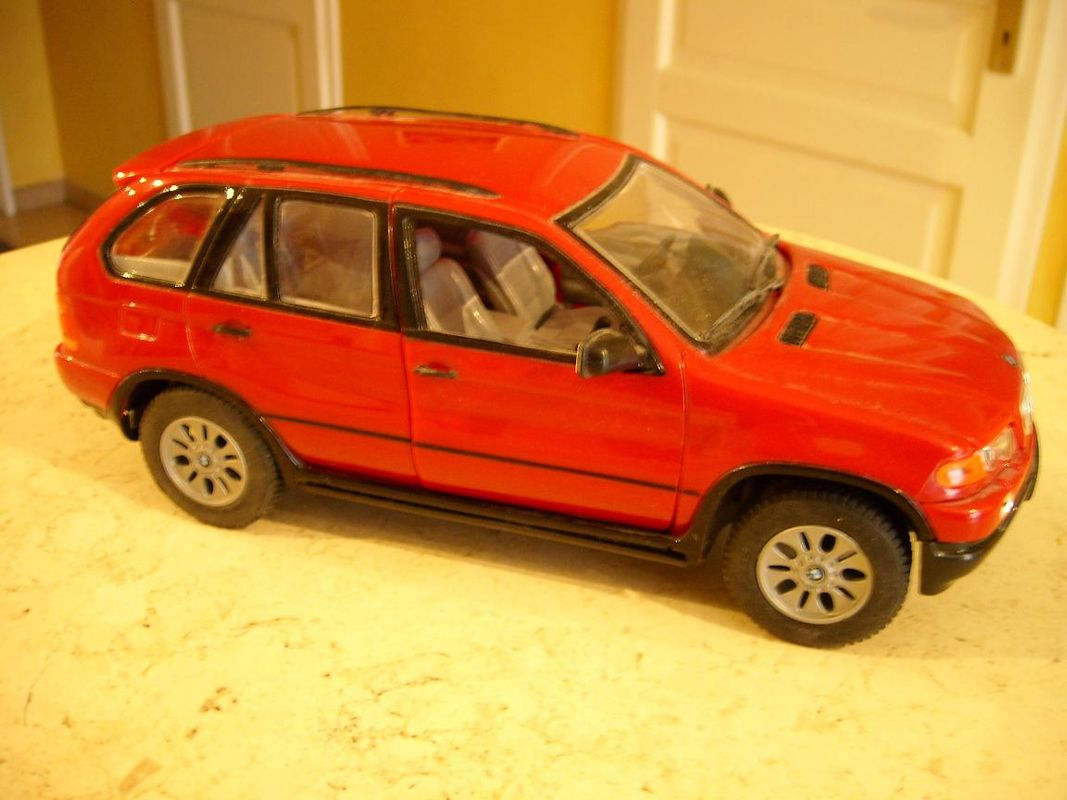 Voiture miniature BMW X5 - Équipement auto