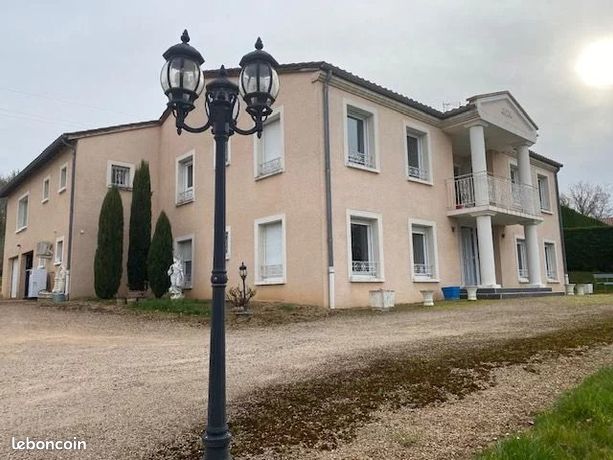 Villa 9 pièces 315 m²