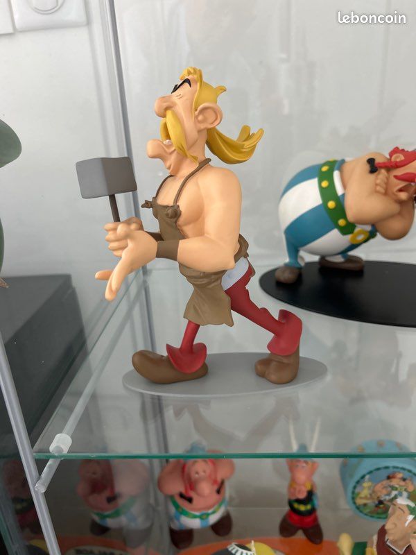 PREMIUM TOY - MCDONALD'S 2019 - ASTERIX - MADAME CETAUTOMATIX