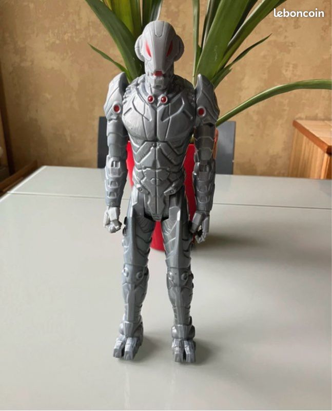 Figurine Ultron Avengers Disney Marvel (image 1)