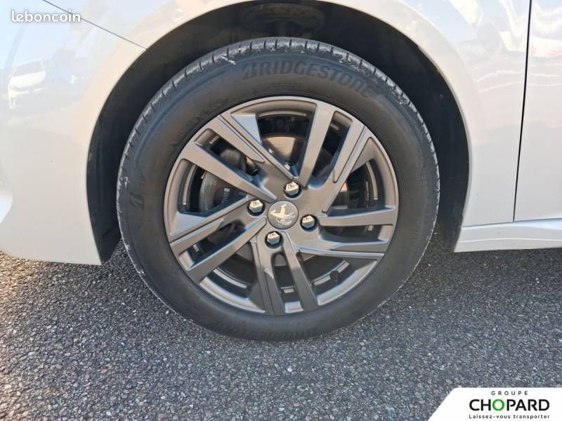 Peugeot 208 BlueHDi 100 S&S BVM6 Style (image 12)