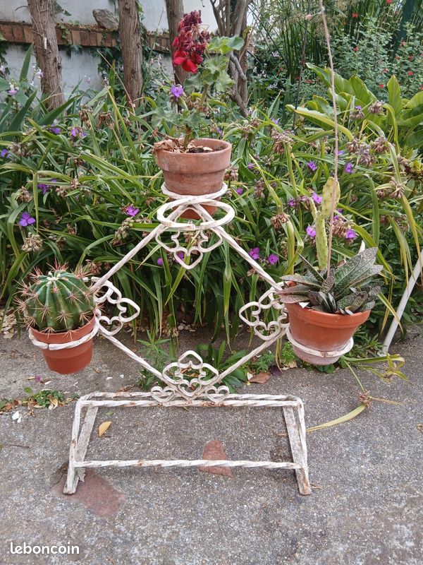 Support à plantes en fer forgé (image 1)