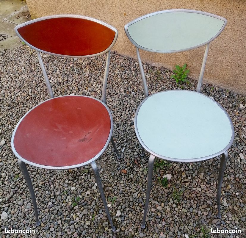 Lot 2 anciennes chaises ARPER (Italie) de bistrot en aluminium (image 1)