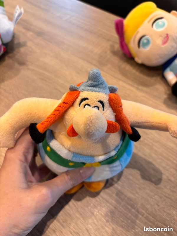 Lot de peluches Disney, Pixar, Astérix et animaux – Bon état (image 8)