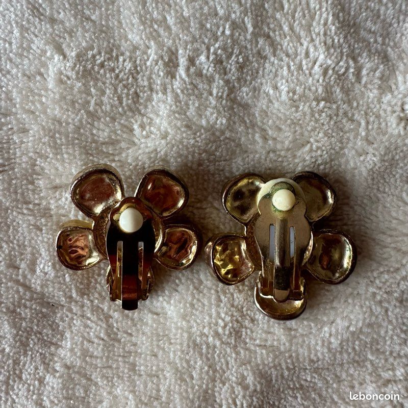Boucles D'oreilles Vintage En Métal Doré Avec Clips - Occasion Mais Pleines De Charme Rétro !