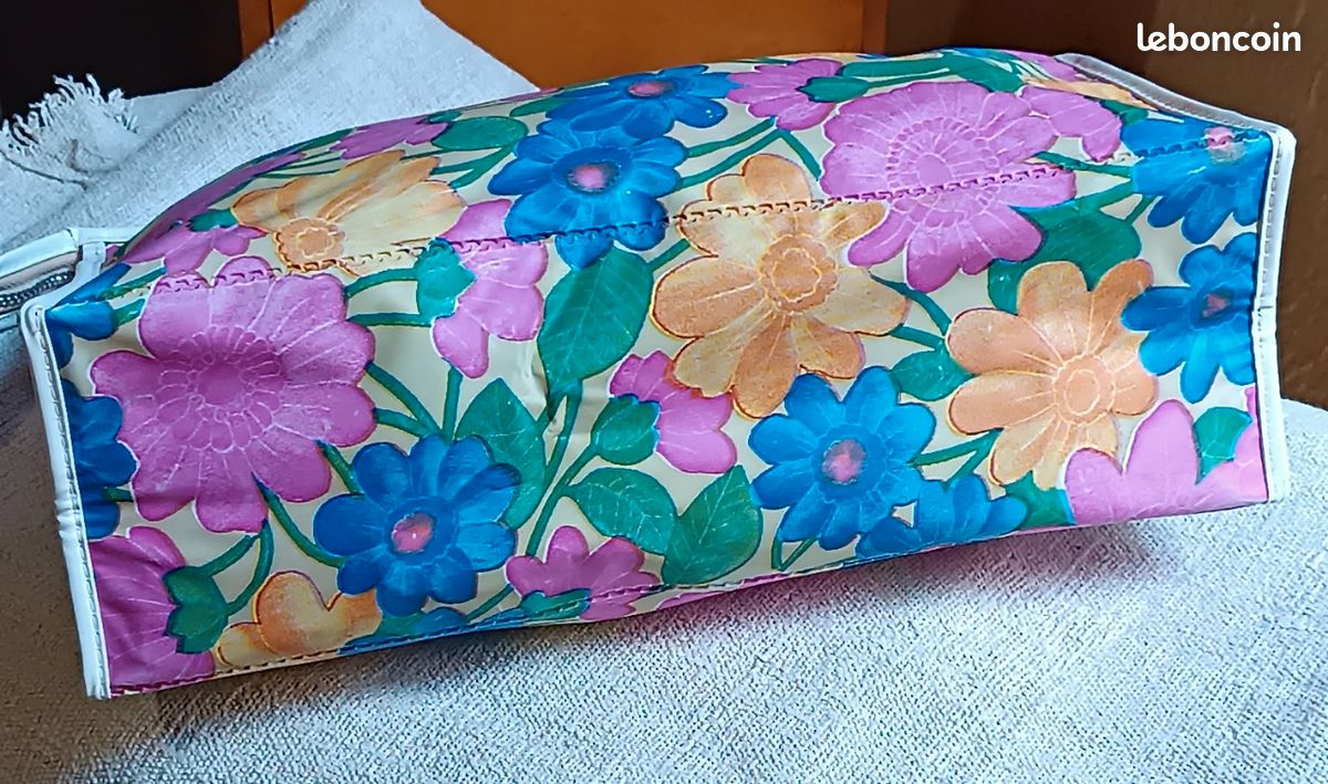 Ancienne trousse de toilette plastique grandes fleurs (image 5)