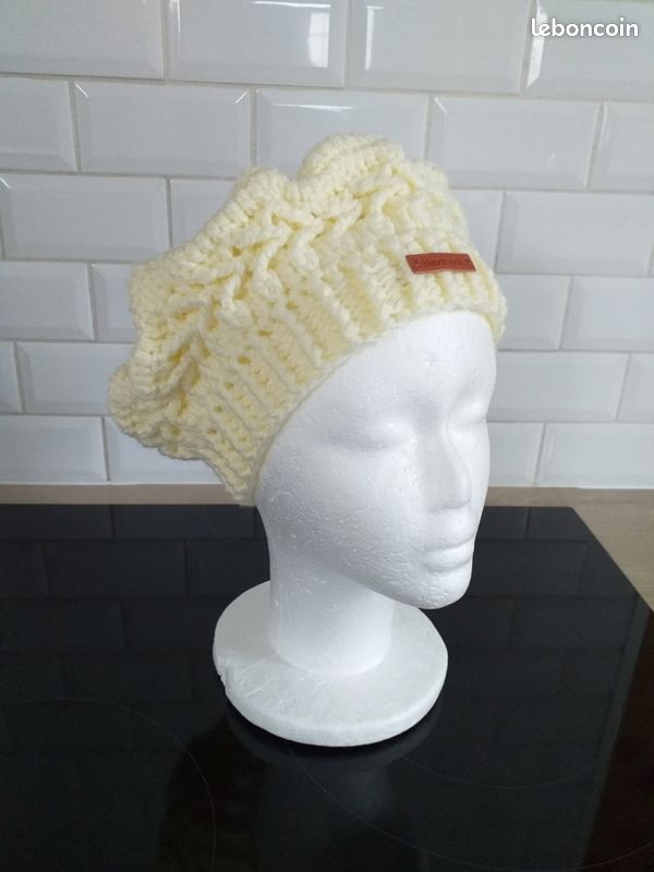 Modèle bonnet au crochet 23 catalogue FAM 258 Lang Yarns