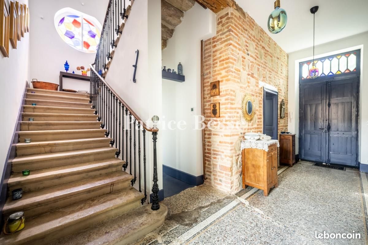 Maison 8 pièces 284 m² · à Giroussens · 284 m² · 530 000 €