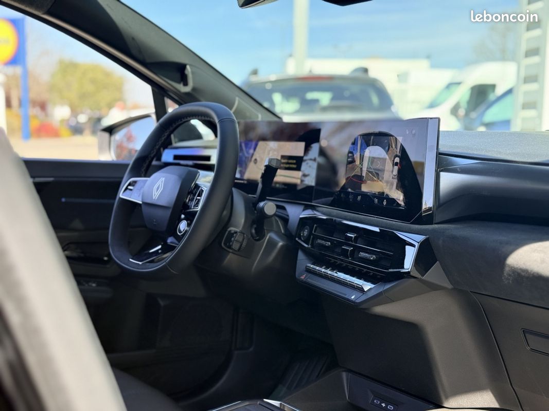 Renault Clio (6) esprit Alpine full hybrid E-Tech 160 ch (image 14)
