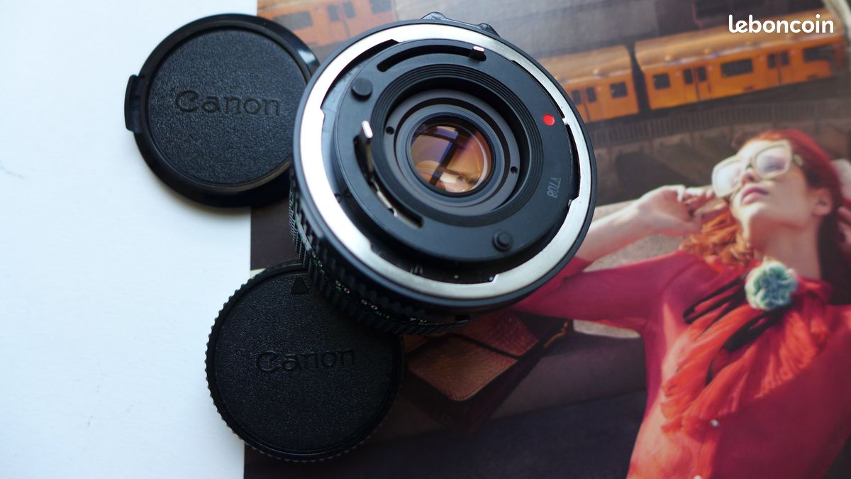 Objectif Cosina Wide Angle 20mm 1 :3,8 pour Canon + Caps + Filtre UV