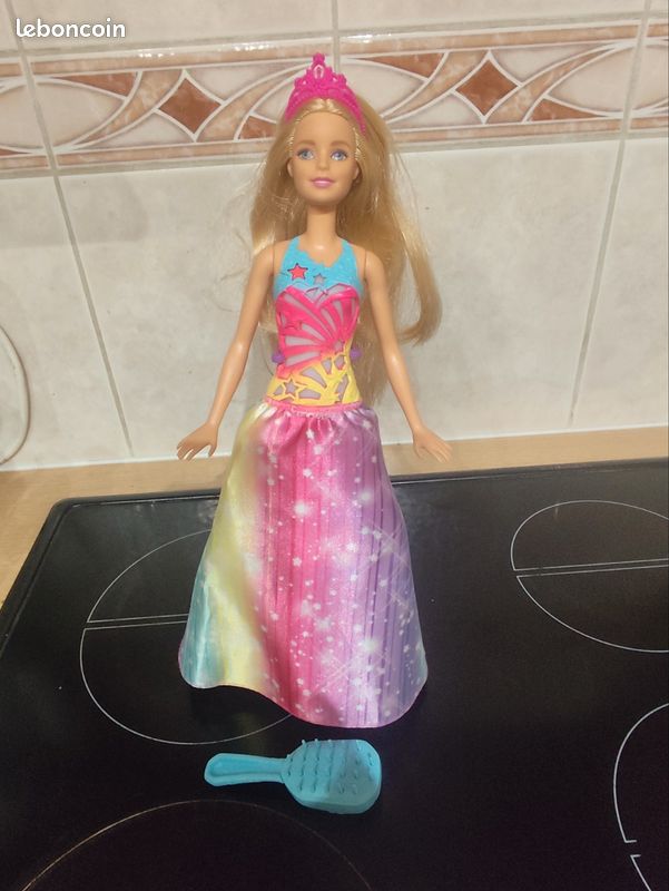 Poupée Barbie Arc-en-Ciel - Collection Basics - Très Bon état - Occasion - Mattel
