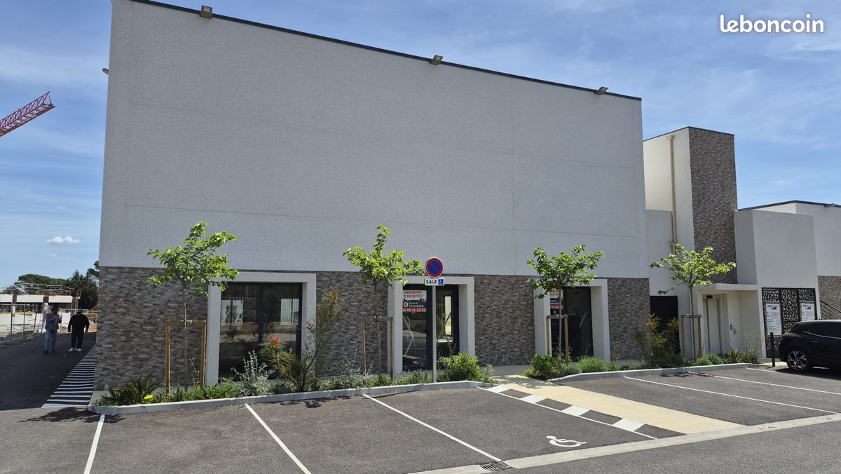 Local commercial 1 pièce 550 m² · à Cuers · 550 m² · 1 800 000 €