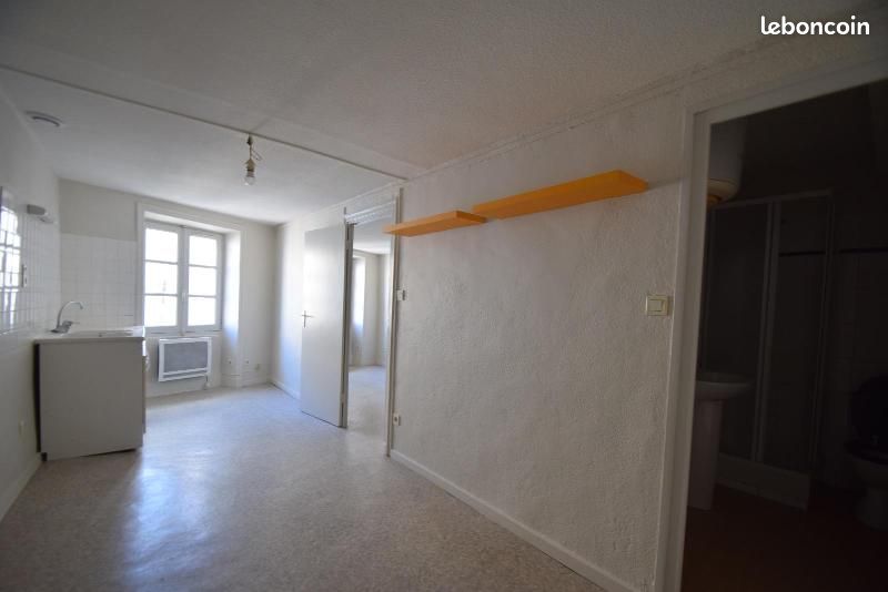 Appartement 2 pièces 27 m² · à Aubenas · 27 m² · 300 €