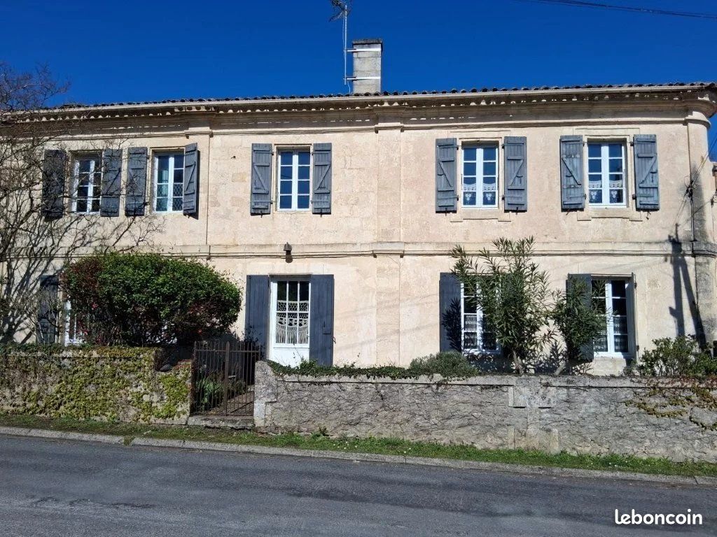 Maison 8 pièces 283 m² · à Berson · 283 m² · 249 500 €