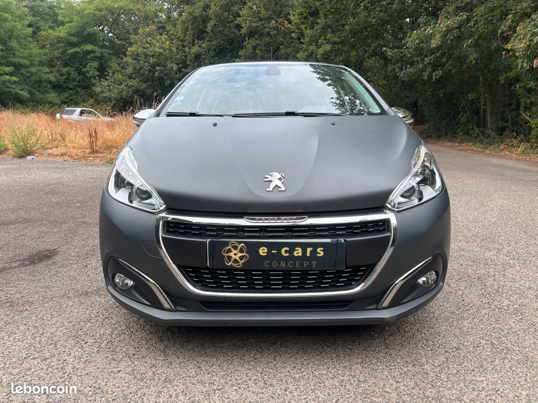 PEUGEOT Phase II 208 1.2 110 cv Allure (image 8)